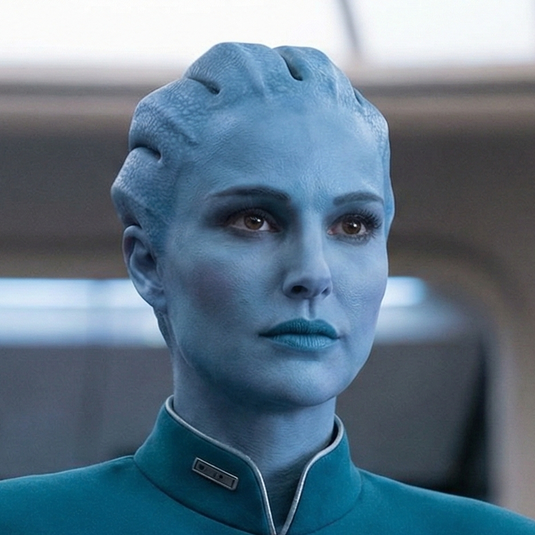 Lieutenant Commander Intharia T'Zor